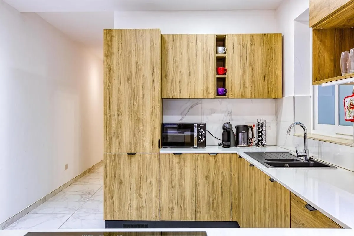 Central 3 Bedroom Modern Apartment In St Julians Saint Julian's