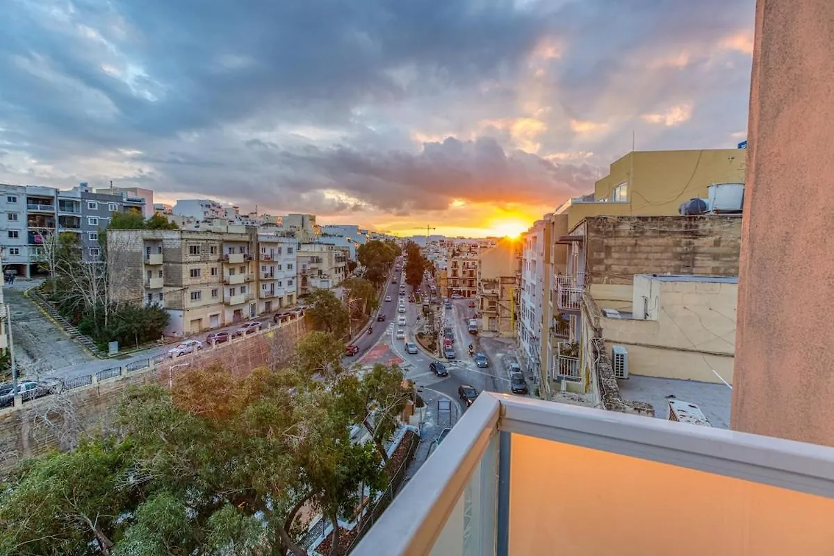 Central 3 Bedroom Modern Apartment In St Julians Saint Julian's