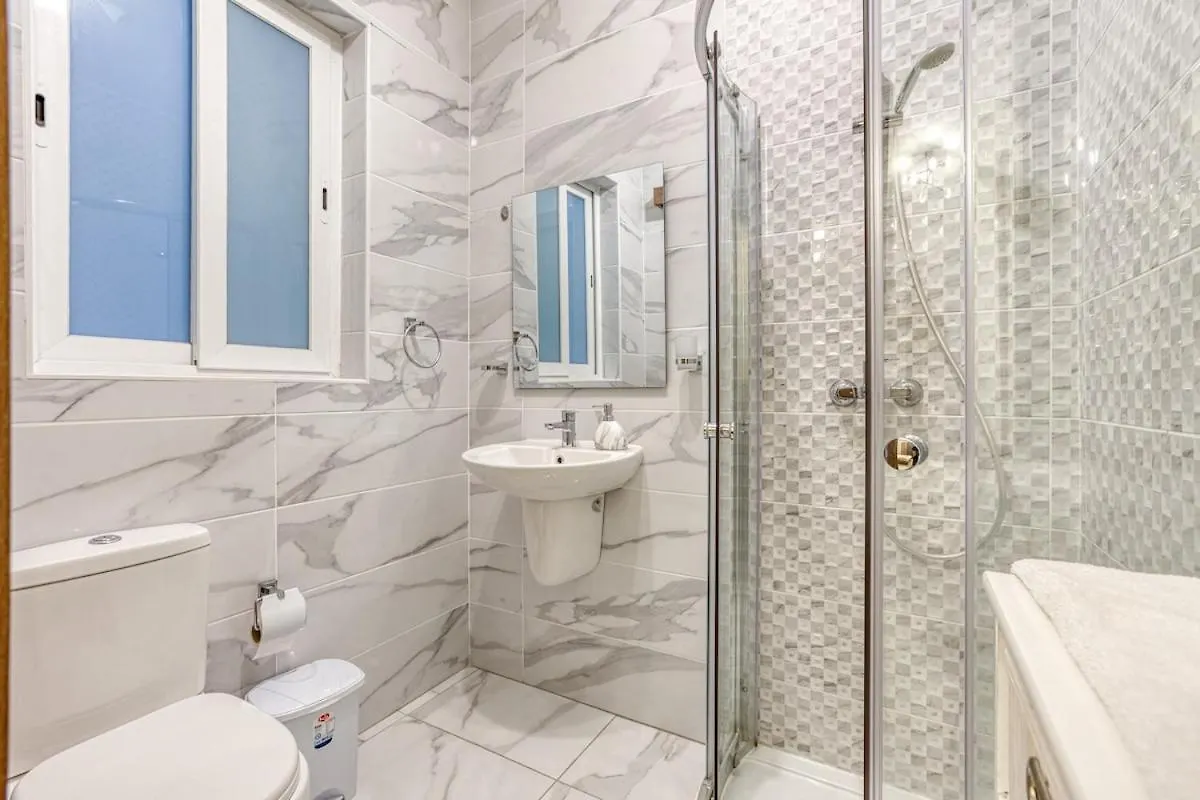 Central 3 Bedroom Modern Apartment In St Julians Saint Julian's