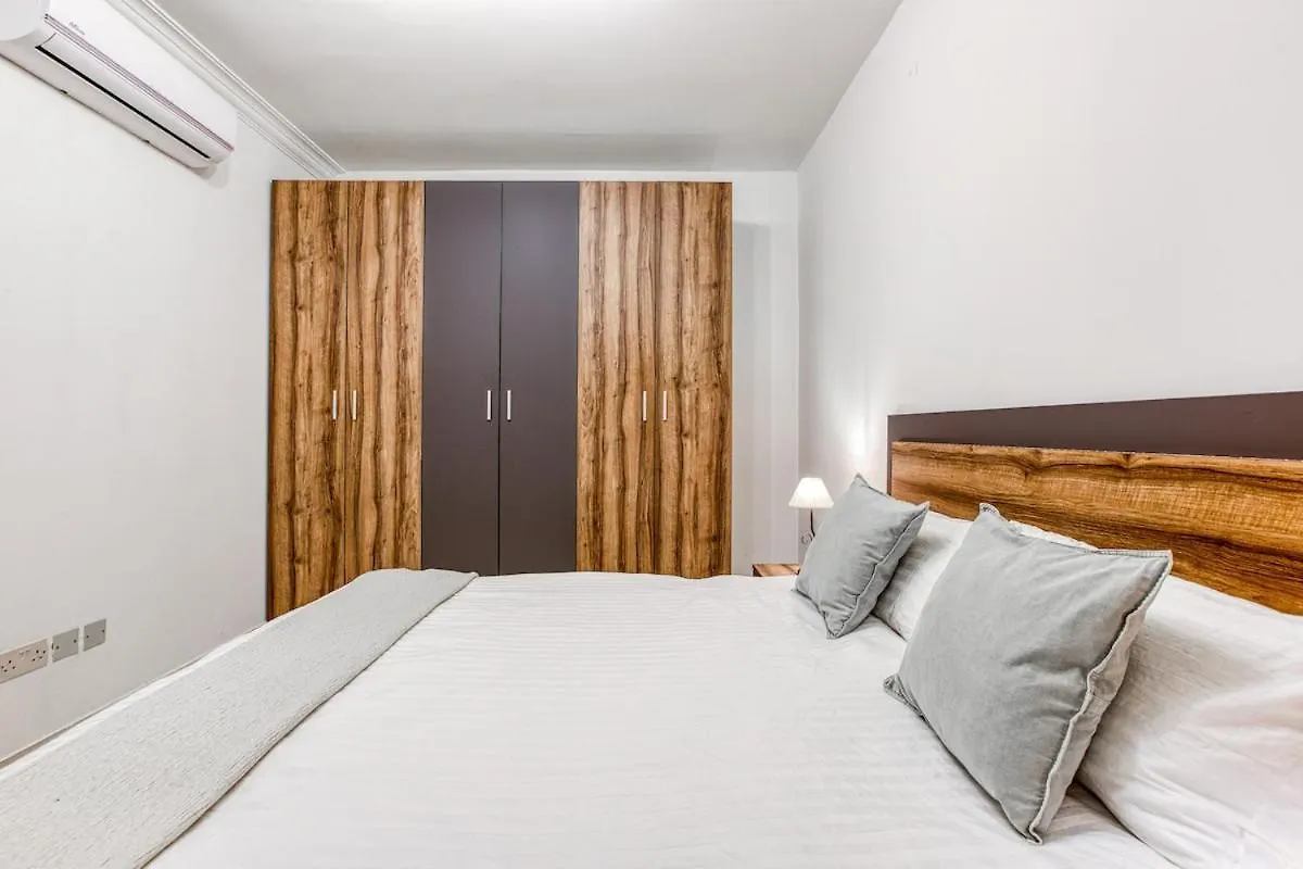 Central 3 Bedroom Modern Apartment In St Julians Saint Julian's 0*,