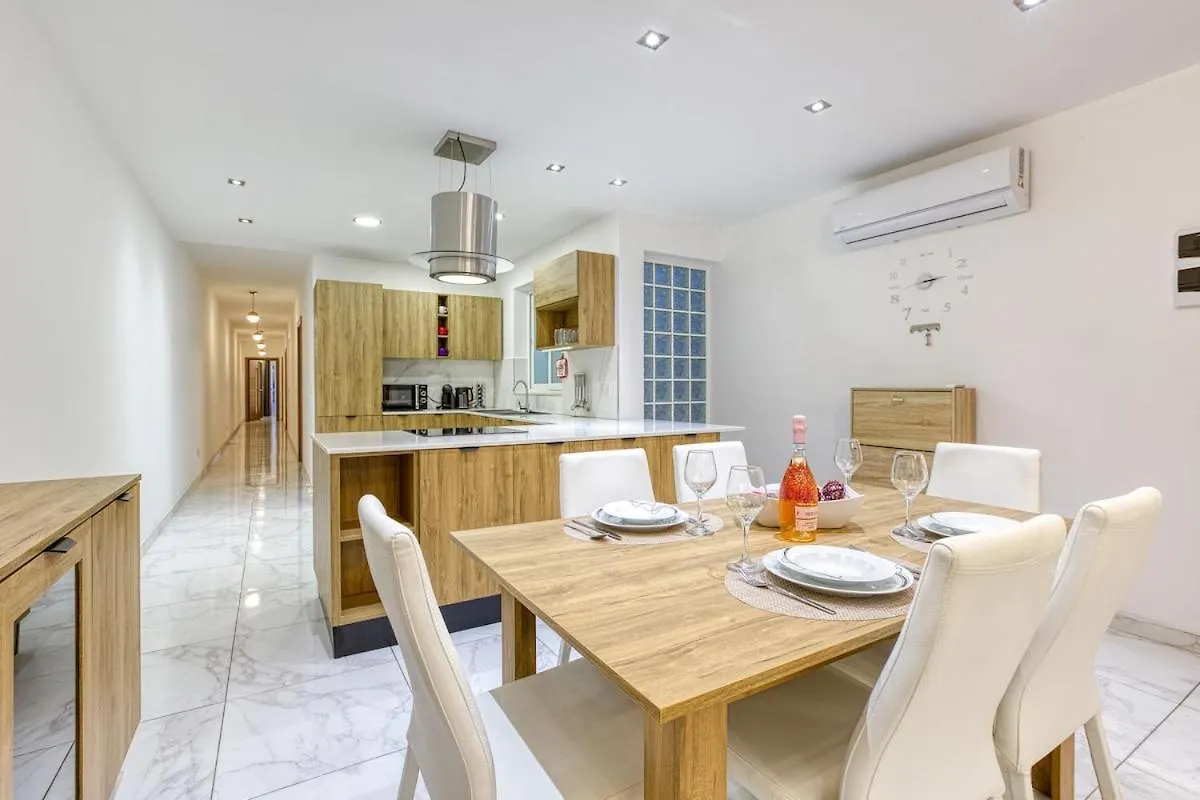Central 3 Bedroom Modern Apartment In St Julians Saint Julian's