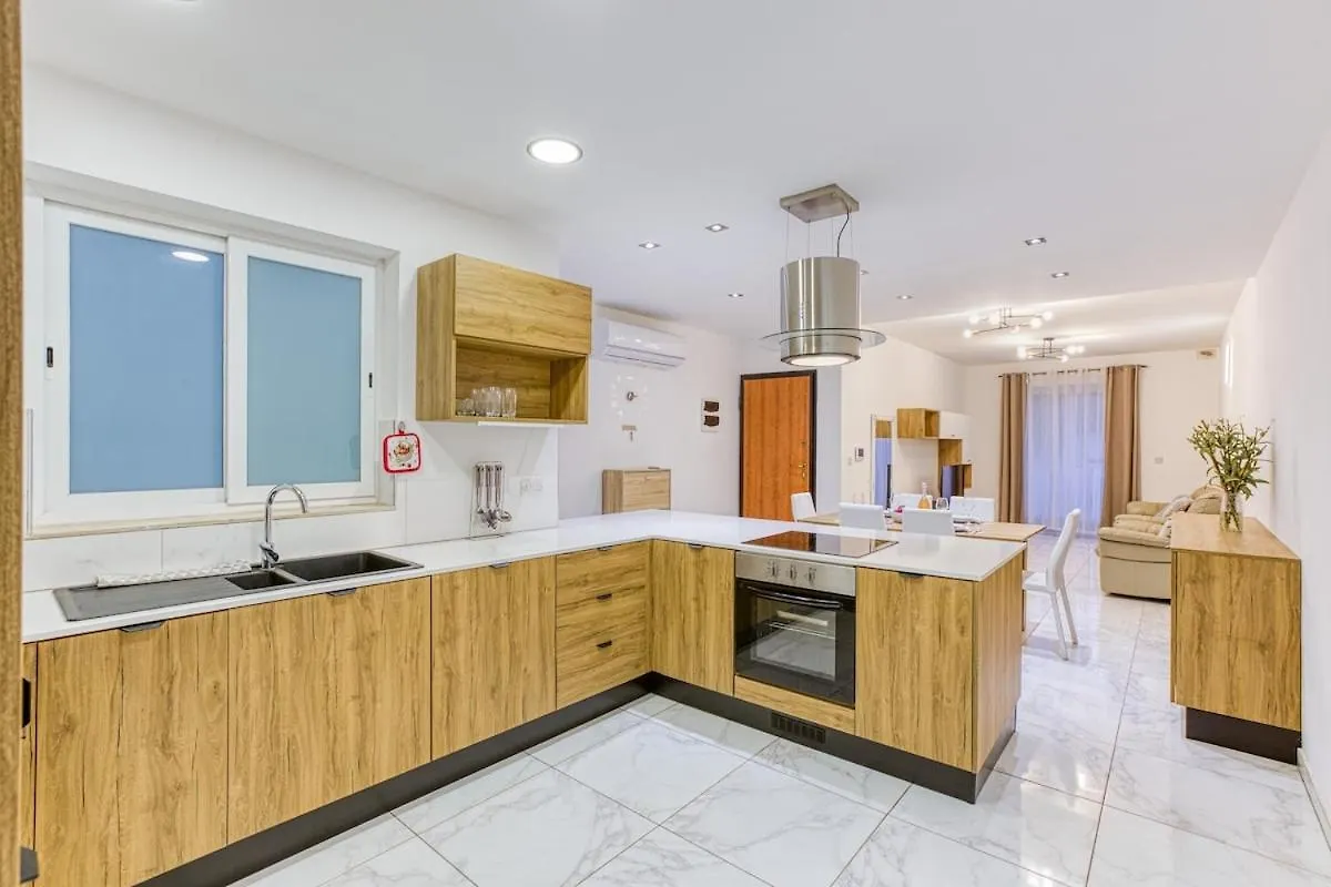 Central 3 Bedroom Modern Apartment In St Julians Saint Julian's