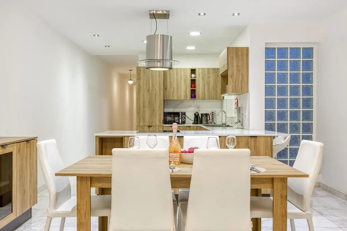 Central 3 Bedroom Modern Apartment In St Julians Saint Julian's 0*,