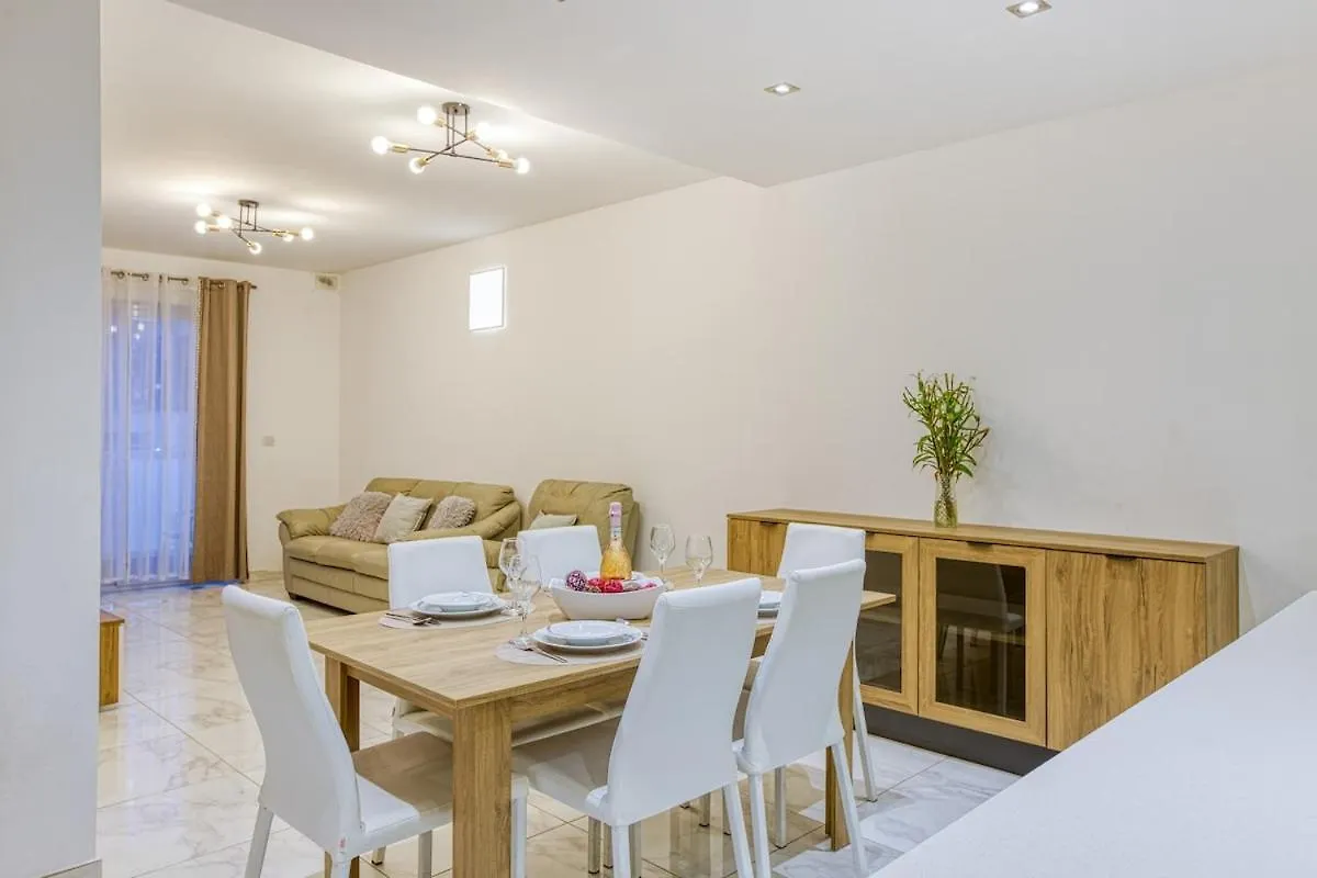 Central 3 Bedroom Modern Apartment In St Julians Saint Julian's