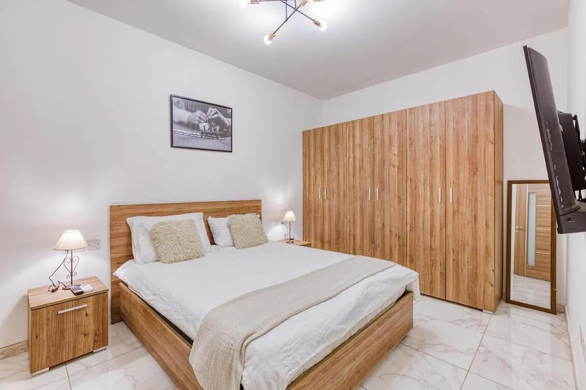 Central 3 Bedroom Modern Apartment In St Julians Saint Julian's 0*,  Malta