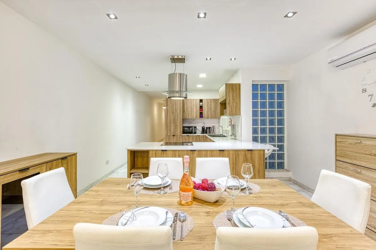 Central 3 Bedroom Modern Apartment In St Julians Saint Julian's