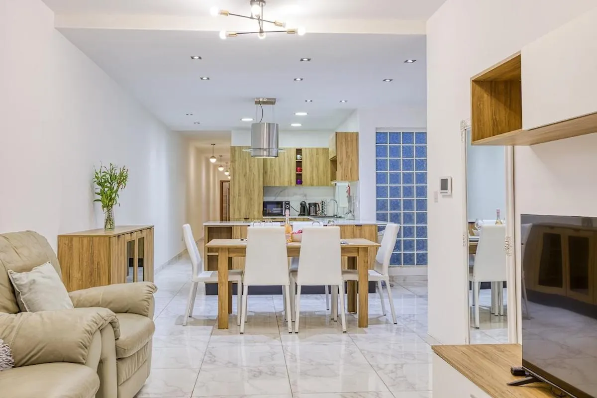 Central 3 Bedroom Modern Apartment In St Julians Saint Julian's