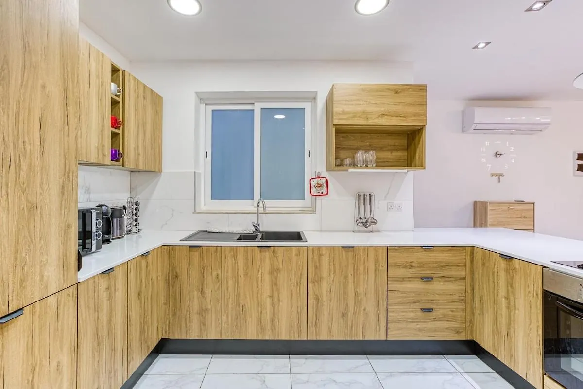 Central 3 Bedroom Modern Apartment In St Julians Saint Julian's