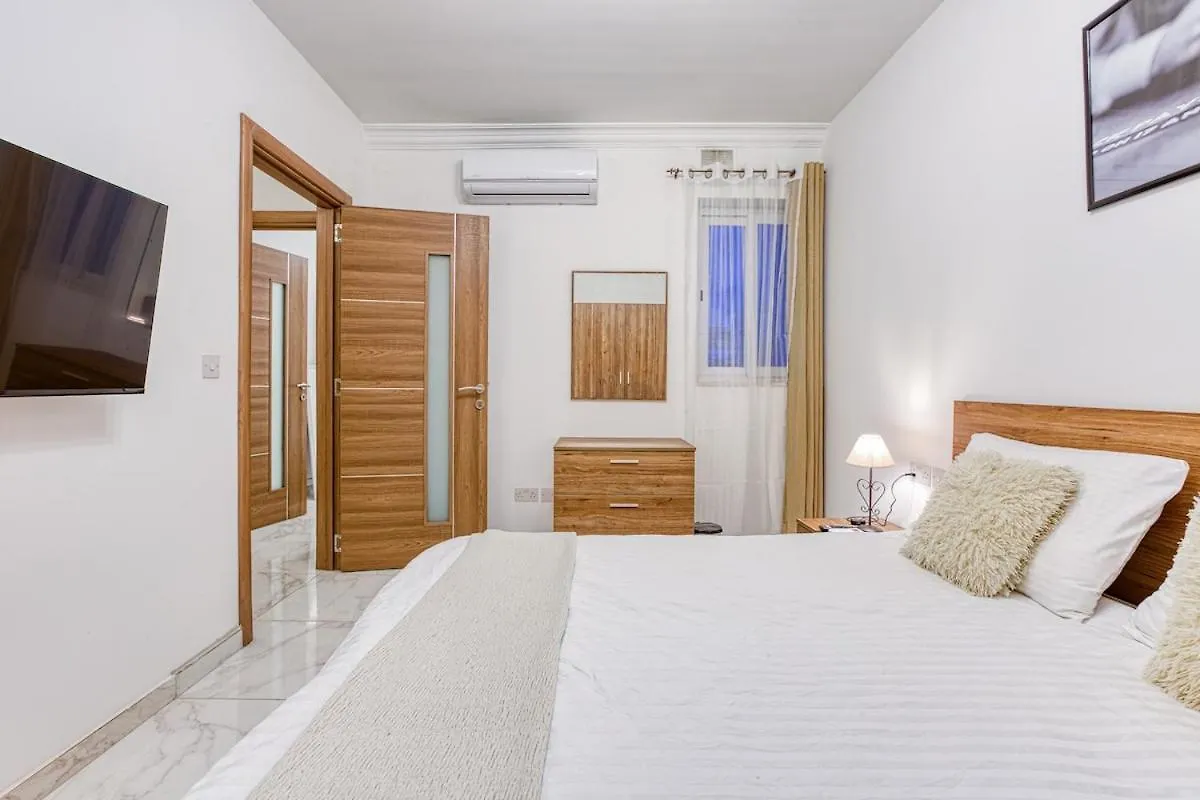 Central 3 Bedroom Modern Apartment In St Julians Saint Julian's 0*,  Malta