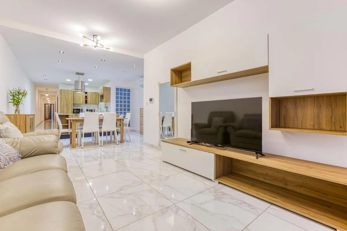Central 3 Bedroom Modern Apartment In St Julians Saint Julian's