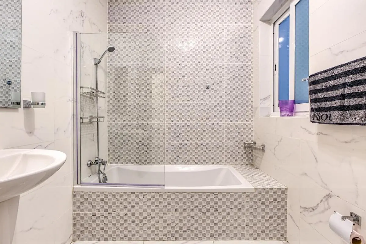 Central 3 Bedroom Modern Apartment In St Julians Saint Julian's